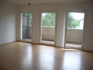 Wohnzimmer mit Balkon