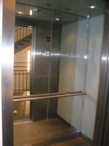 Moderne Aufzugsanlagen