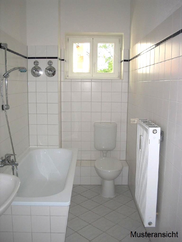 Musteransicht gefliestes Wannenbad