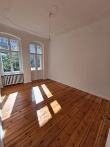 Zimmer mit Balkon