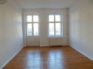 Zimmer 1 mit Flügelfenster