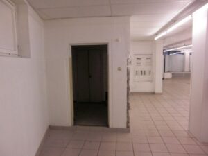 Blick Kühlraum u Aufzug