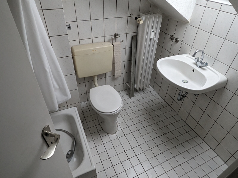 WILLKOMMEN! Top sanierte Singlewohnung! Garten! PKW-Stellplatz - Photo 1